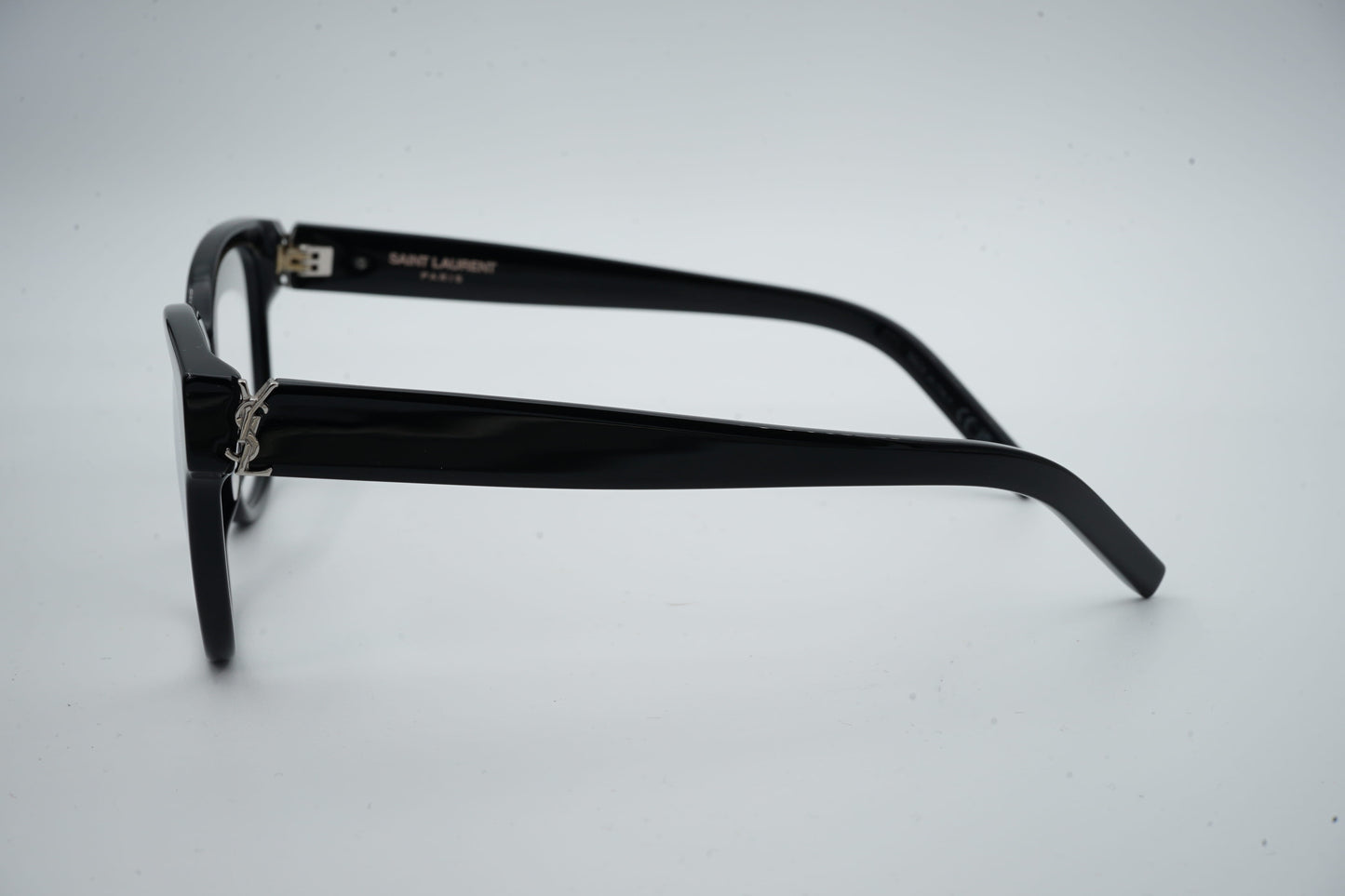 Saint Laurent M33 003
