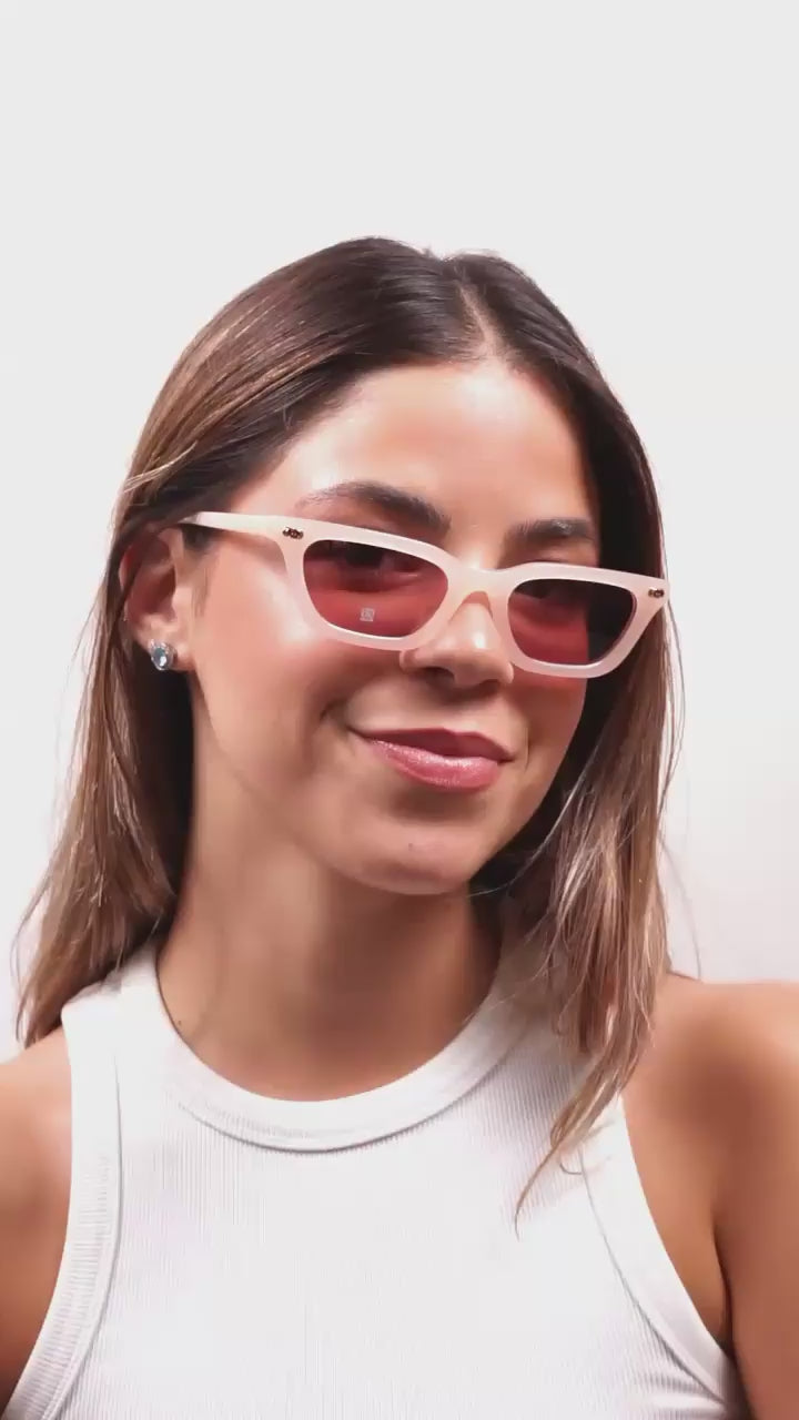 Gucci 1944S 005 – Óculos de Sol Femininos Cateye na Cor Rosa Claro